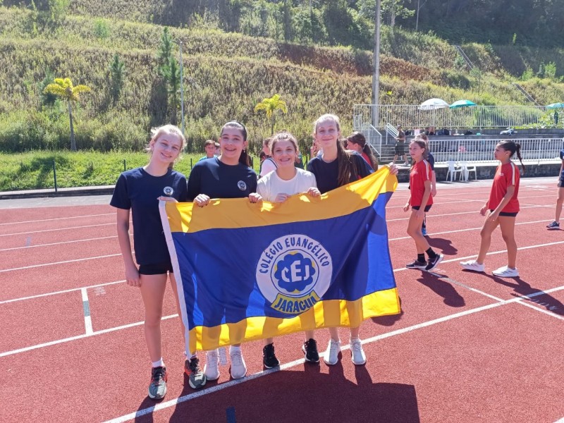 Atletismo feminino do CEJ leva premiações nos Jogos Escolares